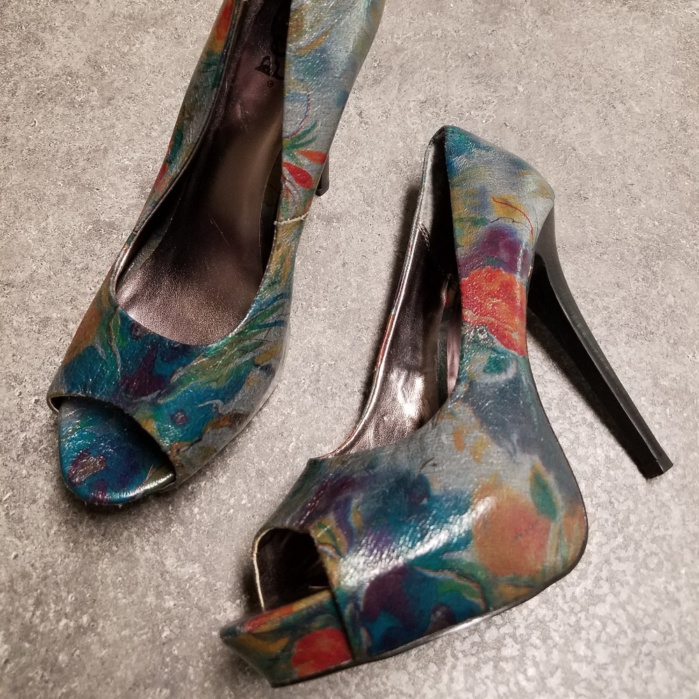 Floral print platform heels